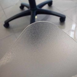 Un tapis de chaise de bureau pour protéger le sol
